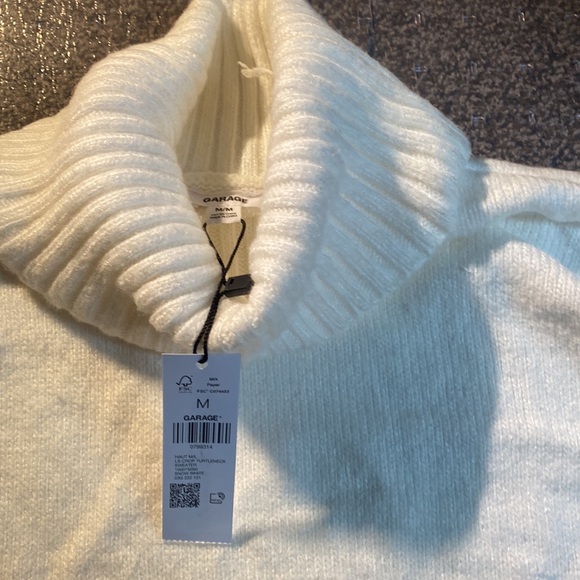 Garage white cropped turtleneck - Picture 2 of 3